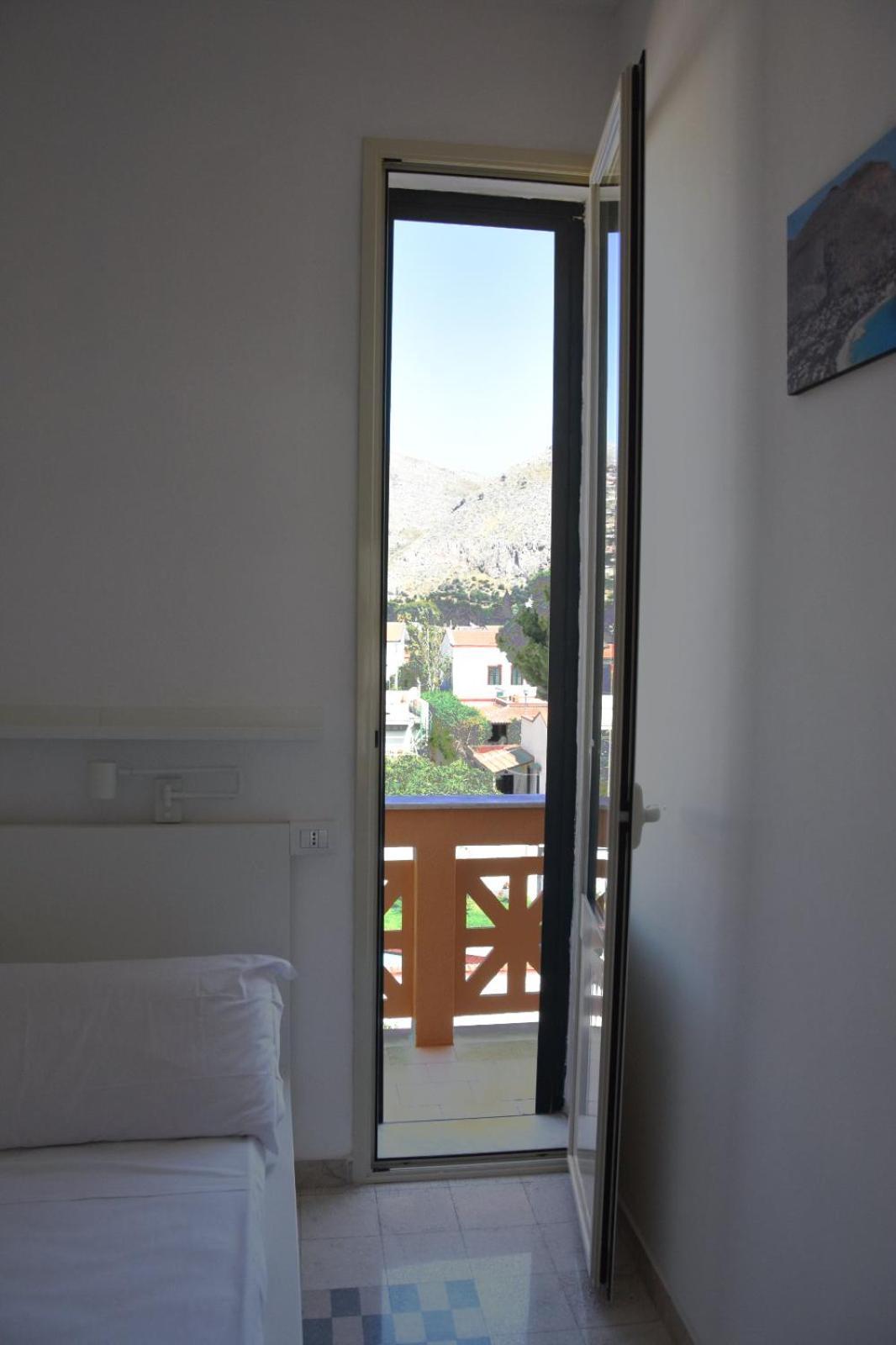 Apartment By The Sea Mondello Beach Palermo Esterno foto