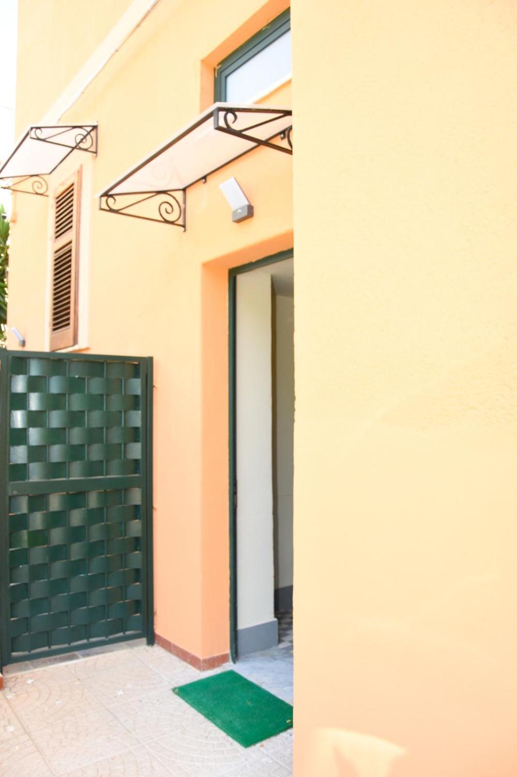 Apartment By The Sea Mondello Beach Palermo Esterno foto