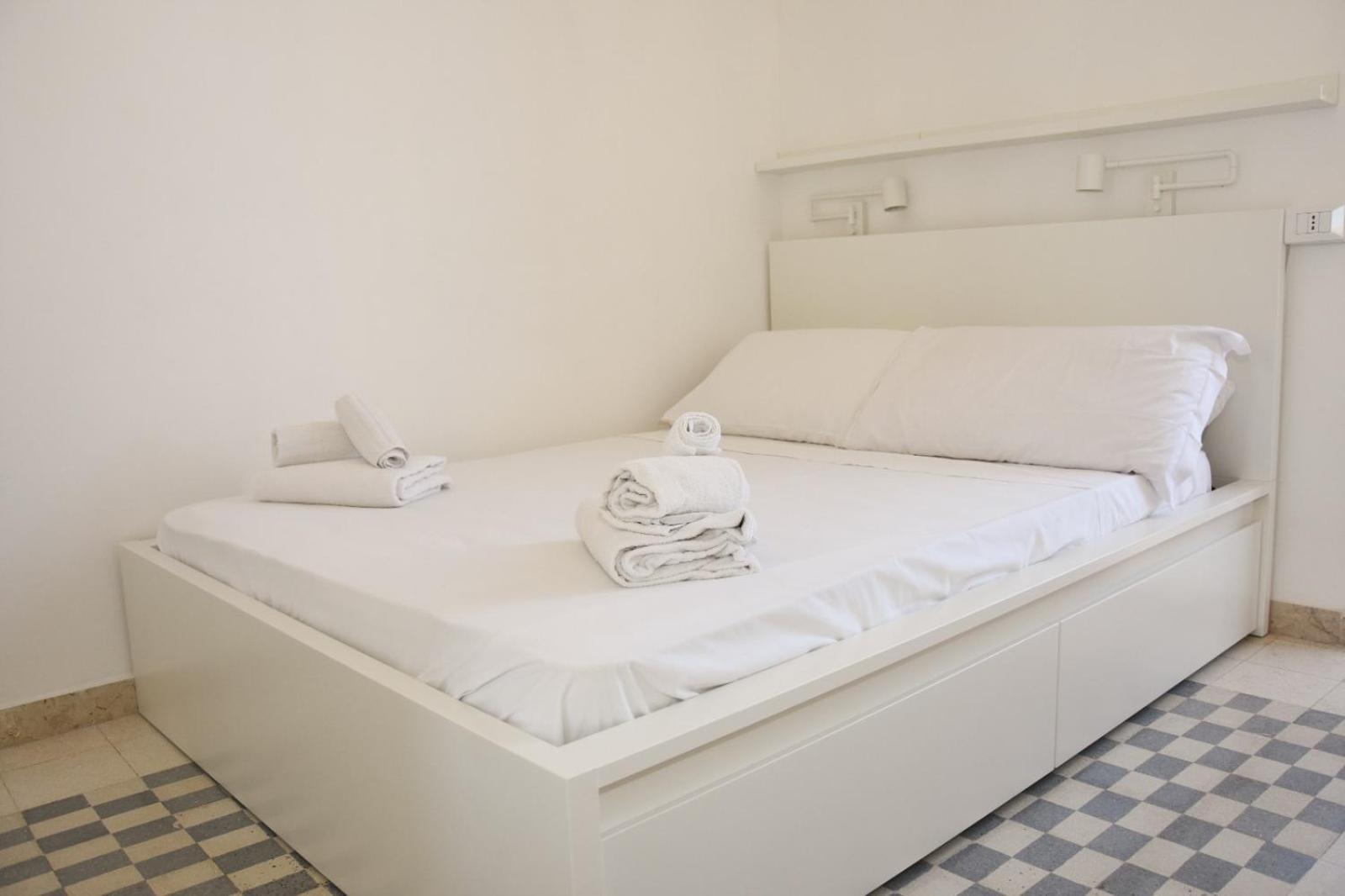 Apartment By The Sea Mondello Beach Palermo Esterno foto