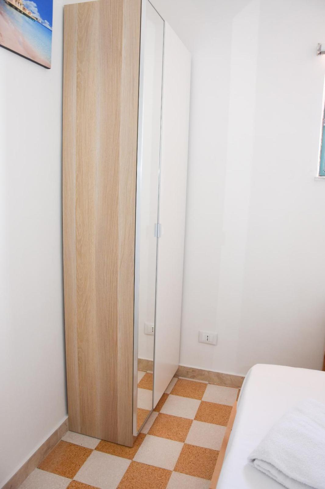 Apartment By The Sea Mondello Beach Palermo Esterno foto
